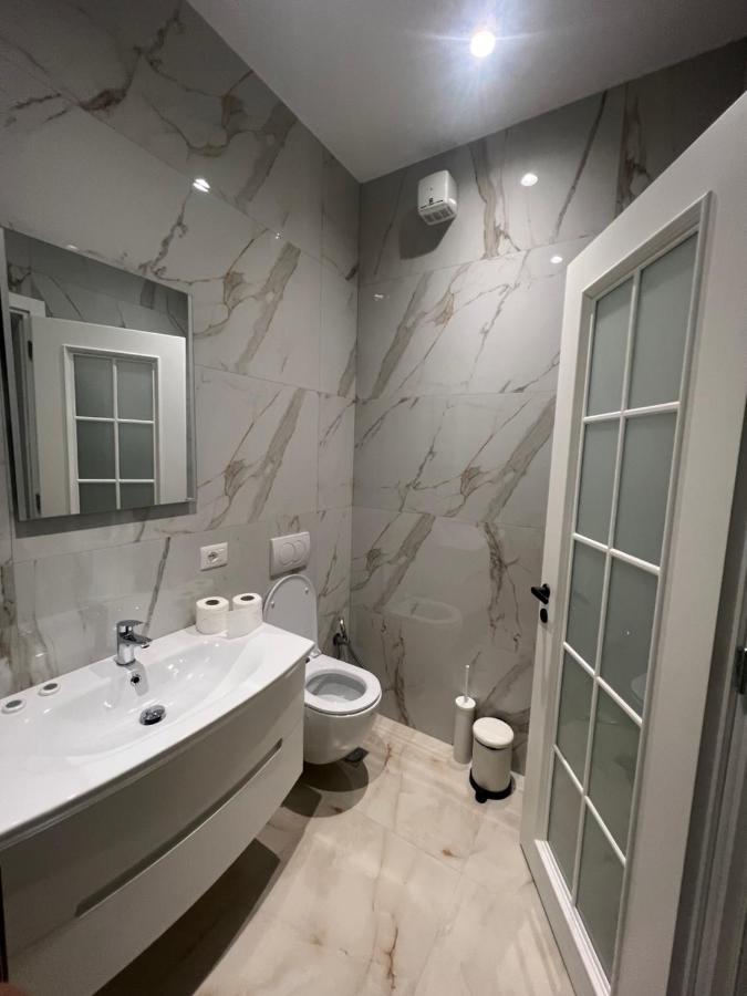 Cane Apartment Emerald Tirana Buitenkant foto